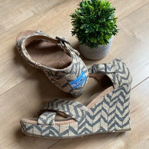 Toms Tan and Navy Patterned Wedge Sandals